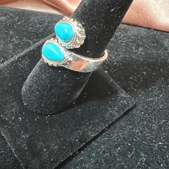 🔥🔥Silver Adjustable Ring W/Faux Turquoise Stones Southwestern Style. Very Styl - Picture 2 of 10